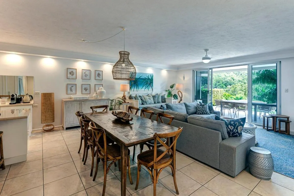 Poinciana 012 & Free Buggy Hamilton Island location
